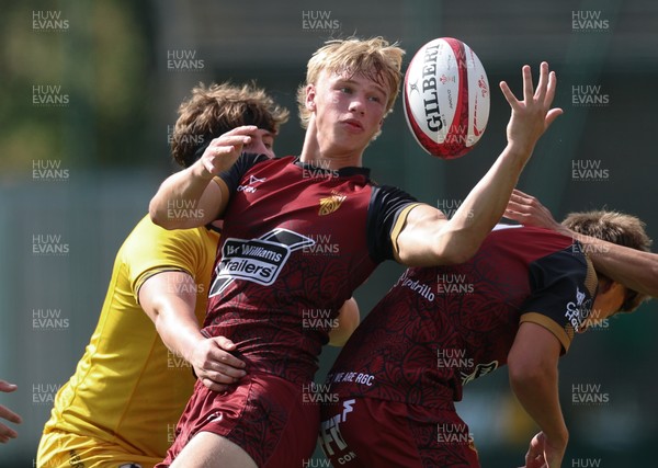 060926 - Dragons RFC U18 v RGC U18, WRU Regional Age Grade Championship - Matthew Kemp of RGC claims the ball