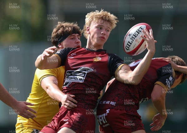 060926 - Dragons RFC U18 v RGC U18, WRU Regional Age Grade Championship - Matthew Kemp of RGC claims the ball