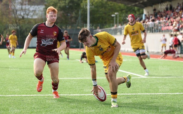 060926 - Dragons RFC U18 v RGC U18, WRU Regional Age Grade Championship - Dylan Cole of Dragons races in for the first try of the second half