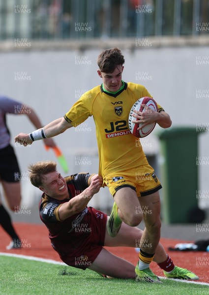 060926 - Dragons RFC U18 v RGC U18, WRU Regional Age Grade Championship - Dylan Cole of Dragons races away to score the  first try of the second half