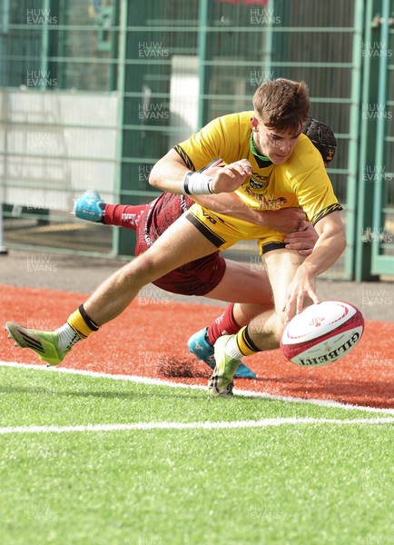 060926 - Dragons RFC U18 v RGC U18, WRU Regional Age Grade Championship - Dylan Cole of Dragons dives in for the second try of the second half