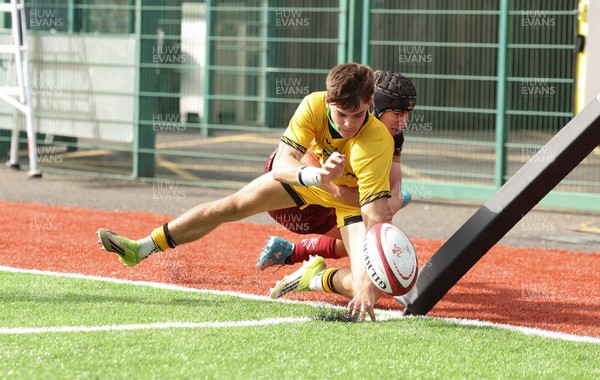 060926 - Dragons RFC U18 v RGC U18, WRU Regional Age Grade Championship - Dylan Cole of Dragons dives in for the second try of the second half