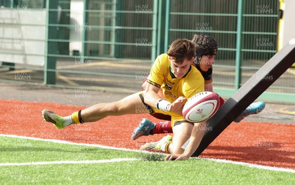 060926 - Dragons RFC U18 v RGC U18, WRU Regional Age Grade Championship - Dylan Cole of Dragons dives in for the second try of the second half