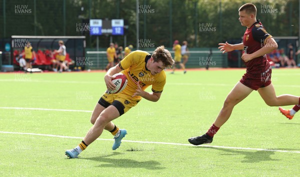 060926 - Dragons RFC U18 v RGC U18, WRU Regional Age Grade Championship - George Bradbury of Dragons races in to score try