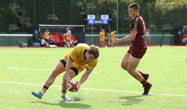 060926 - Dragons RFC U18 v RGC U18, WRU Regional Age Grade Championship - George Bradbury of Dragons races in to score try