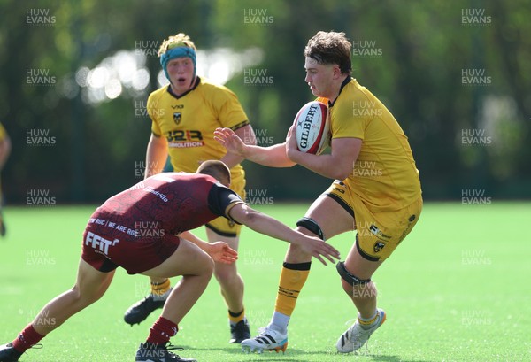 060926 - Dragons RFC U18 v RGC U18, WRU Regional Age Grade Championship - Troy Raymond of Dragons breaks away