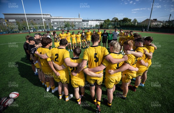 060926 - Dragons RFC U18 v RGC U18, WRU Regional Age Grade Championship - Dragons huddle up at the end of the match