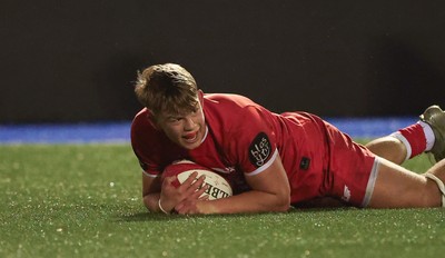 120226 - Dragons RFC U18 v Scarlets U18, WRU Regional Age Grade Championship 3rd and 4th place play off - Jac Cloke of Scarlets dives in to score try