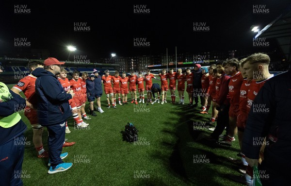 120226 - Dragons RFC U18 v Scarlets U18, WRU Regional Age Grade Championship 3rd and 4th place play off - The Scarlets team huddle up at the end of the match