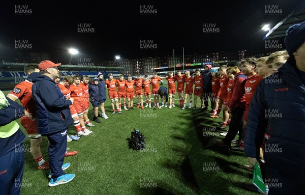 120226 - Dragons RFC U18 v Scarlets U18, WRU Regional Age Grade Championship 3rd and 4th place play off - The Scarlets team huddle up at the end of the match
