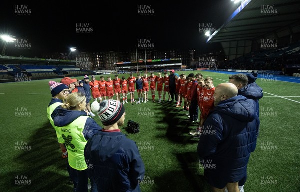 120226 - Dragons RFC U18 v Scarlets U18, WRU Regional Age Grade Championship 3rd and 4th place play off - The Scarlets team huddle up at the end of the match