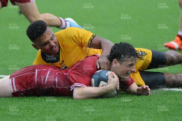 140925 - Dragons RFC U18 v Scarlets U18 - Rhys Jones of Scalets scores a try