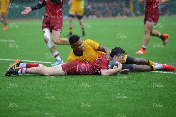 140925 - Dragons RFC U18 v Scarlets U18 - Rhys Jones of Scalets scores a try