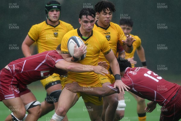 140925 - Dragons RFC U18 v Scarlets U18 - Brogan Leary of Dragons