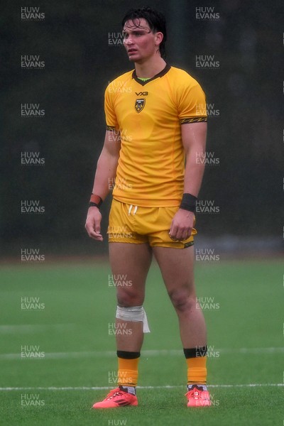 140925 - Dragons RFC U18 v Scarlets U18 - Brogan Leary of Dragons