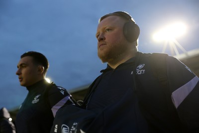 171025 - Dragons RFC v Cardiff Rugby - United Rugby Championship - Keiron Assiratti of Cardiff arrives at the ground