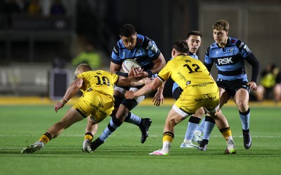 171025 - Dragons RFC v Cardiff Rugby - United Rugby Championship - Taulupe Faletau of Cardiff is tackled by Tinus de Beer of Dragons 