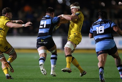 171025 - Dragons RFC v Cardiff Rugby - United Rugby Championship - Taine Basham of Cardiff is challenged by Aaron Wainwright of Dragons 