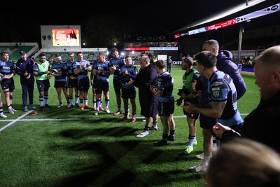 171025 - Dragons RFC v Cardiff Rugby - United Rugby Championship - Corey Domachowski of Cardiff in the team huddle