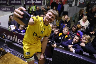 171025 - Dragons RFC v Cardiff Rugby - United Rugby Championship - Aaron Wainwright of Dragons with fans at full time
