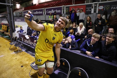 171025 - Dragons RFC v Cardiff Rugby - United Rugby Championship - Aaron Wainwright of Dragons with fans at full time