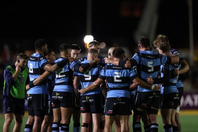 171025 - Dragons RFC v Cardiff Rugby - United Rugby Championship - Cardiff team huddle