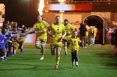 171025 - Dragons RFC v Cardiff Rugby - United Rugby Championship - Angus O�Brien of Dragons with mascot