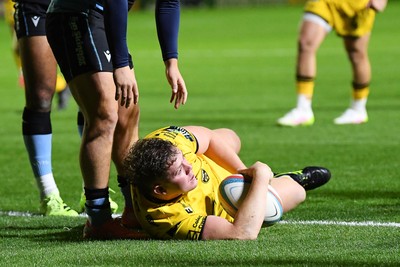 171025 - Dragons RFC v Cardiff Rugby - United Rugby Championship - Brodie Coghlan of Dragons scores a try