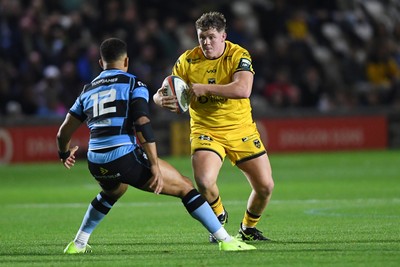 171025 - Dragons RFC v Cardiff Rugby - United Rugby Championship - Brodie Coghlan of Dragons is challenged by Ben Thomas of Cardiff Rugby