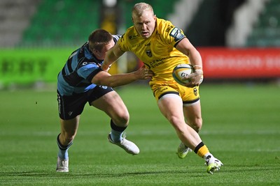 171025 - Dragons RFC v Cardiff Rugby - United Rugby Championship - Tinus De Beer of Dragons is challenged by Dan Thomas of Cardiff