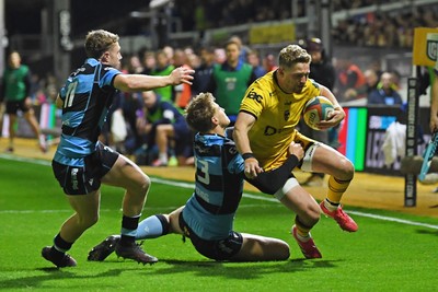 171025 - Dragons RFC v Cardiff Rugby - United Rugby Championship - Angus O'Brien of Dragons is challenged by Jacob Beetham of Cardiff Rugby