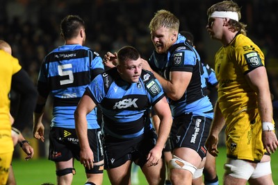 171025 - Dragons RFC v Cardiff Rugby - United Rugby Championship - Danny Southworth of Cardiff Rugby celebrates scoring a try with team mates