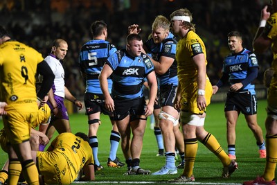171025 - Dragons RFC v Cardiff Rugby - United Rugby Championship - Danny Southworth of Cardiff Rugby celebrates scoring a try with team mates