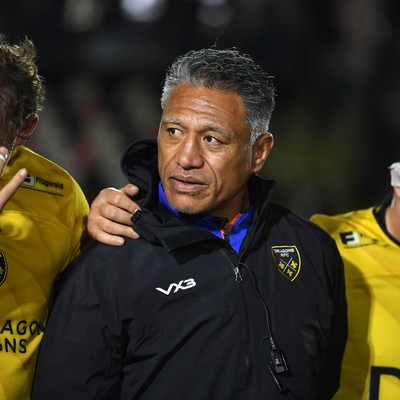 171025 - Dragons RFC v Cardiff Rugby - United Rugby Championship - Dragons head coach, Filo Tiatia leads his sides huddle at full time