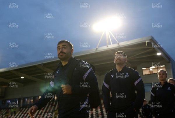 171025 - Dragons RFC v Cardiff Rugby - United Rugby Championship - Liam Belcher of Cardiff arrives at the ground