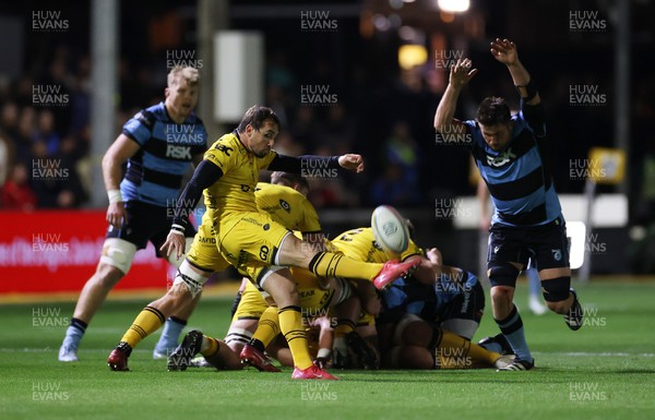 171025 - Dragons RFC v Cardiff Rugby - United Rugby Championship - Rhodri Williams of Dragons 
