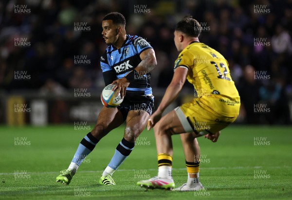171025 - Dragons RFC v Cardiff Rugby - United Rugby Championship - Ben Thomas of Cardiff is challenged by Harri Ackerman of Dragons 