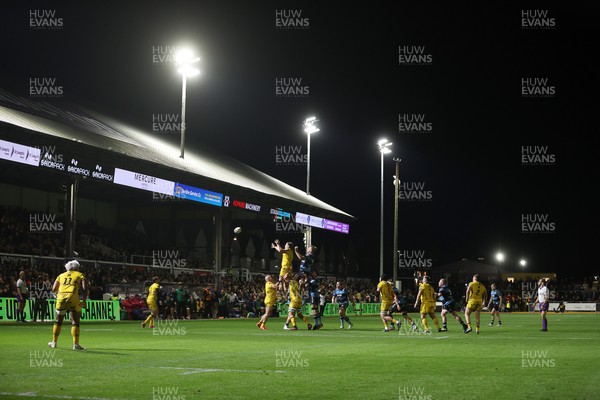 171025 - Dragons RFC v Cardiff Rugby - United Rugby Championship - General View of a line out at Rodney Parade