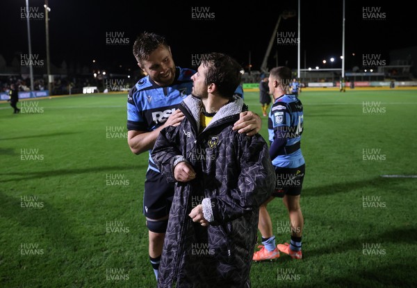 171025 - Dragons RFC v Cardiff Rugby - United Rugby Championship - George Nott of Cardiff and Rhodri Williams of Dragons at full time