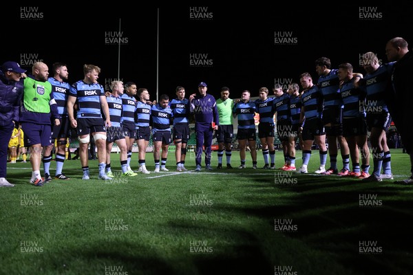 171025 - Dragons RFC v Cardiff Rugby - United Rugby Championship - Cardiff Rugby Interim Head Coach Corniel van Zyl speaks to the team at full time