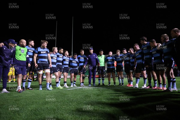 171025 - Dragons RFC v Cardiff Rugby - United Rugby Championship - Cardiff Rugby Interim Head Coach Corniel van Zyl speaks to the team at full time