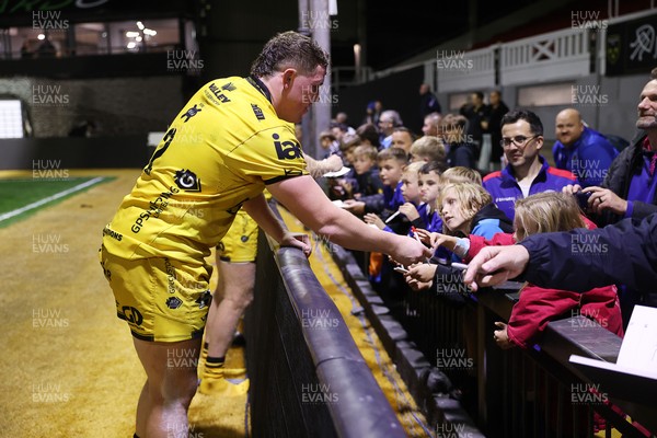 171025 - Dragons RFC v Cardiff Rugby - United Rugby Championship - Brodie Coghlan of Dragons with fans at full time