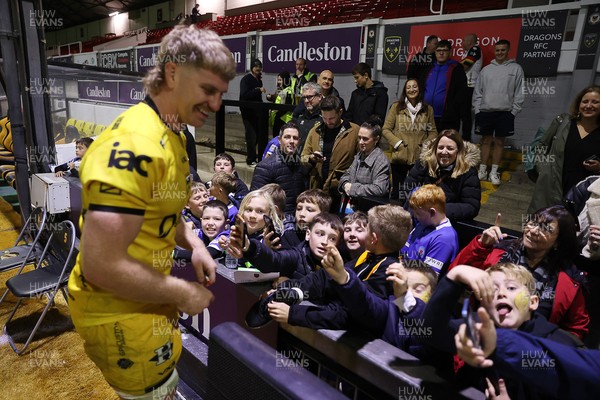 171025 - Dragons RFC v Cardiff Rugby - United Rugby Championship - Aaron Wainwright of Dragons with fans at full time