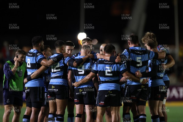 171025 - Dragons RFC v Cardiff Rugby - United Rugby Championship - Cardiff team huddle