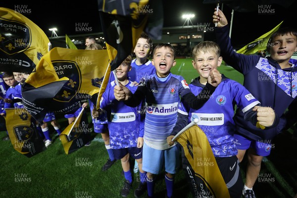 171025 - Dragons RFC v Cardiff Rugby - United Rugby Championship - Guard of Honour