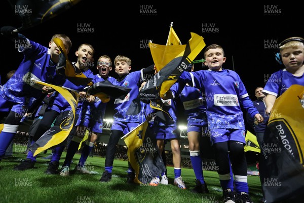 171025 - Dragons RFC v Cardiff Rugby - United Rugby Championship - Guard of Honour
