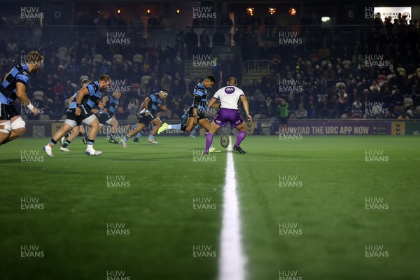 171025 - Dragons RFC v Cardiff Rugby - United Rugby Championship - Ben Thomas of Cardiff kicks off 