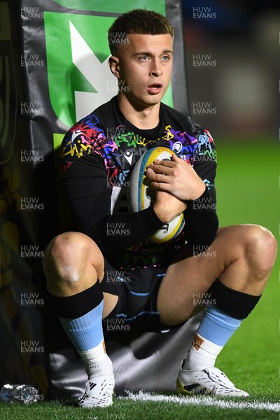 171025 - Dragons RFC v Cardiff Rugby - United Rugby Championship - Cam Winnett of Cardiff Rugby