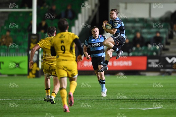 171025 - Dragons RFC v Cardiff Rugby - United Rugby Championship - Tom Bowen of Cardiff Rugby wins the b all in the air