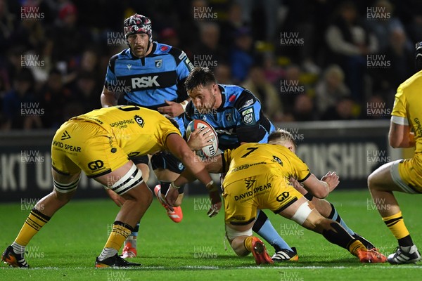 171025 - Dragons RFC v Cardiff Rugby - United Rugby Championship - George Nott of Cardiff Rugby is challenged by Harry Beddall of Dragons